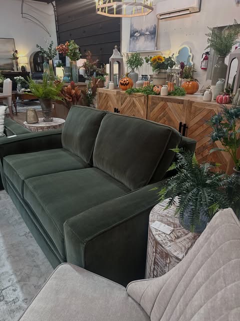 MONA Boutique Instagram post from August 29, 2026